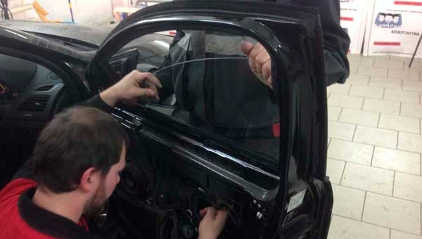  Как вставить боковое стекло своими руками?