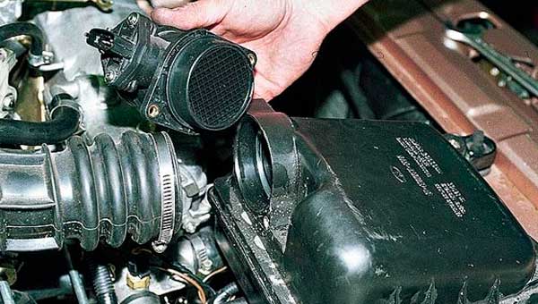 Признаки неисправности датчика массового расхода воздуха