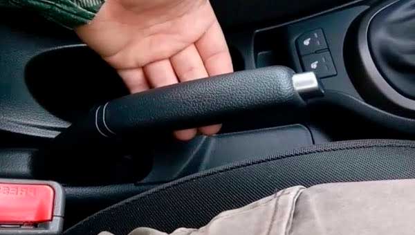 Как улучшить работу ручного тормоза на автомобиле?