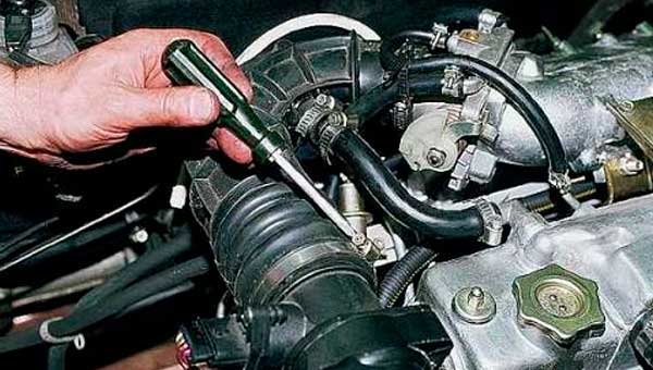 Причины снижения оборотов карбюраторного мотора на "холостых"