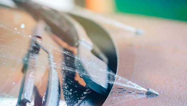 Как прочистить форсунку омывателя автомобиля?