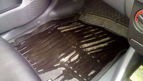 Что делать, если в машину просачивается вода?