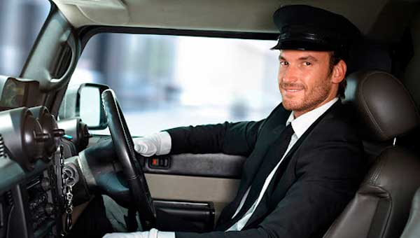 Услуга аренды автомобилей с водителем: удобство в одном решении