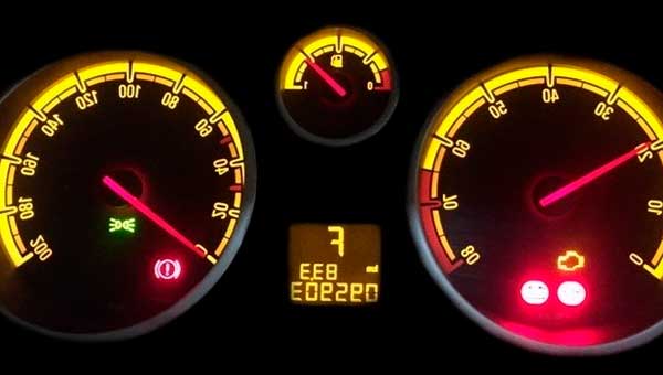 Что делать, если на приборной панели загорелась ошибка