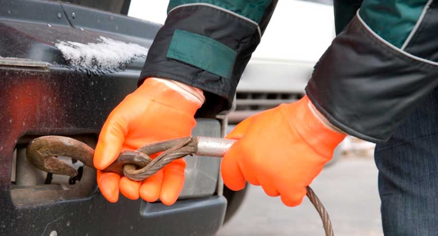 Как избежать ошибок при буксировке автомобиля