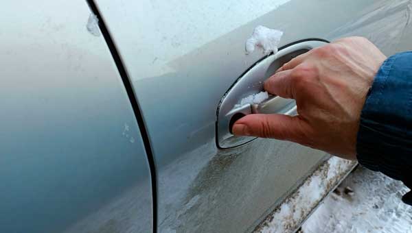 Что нужно знать о смазке для дверных замков