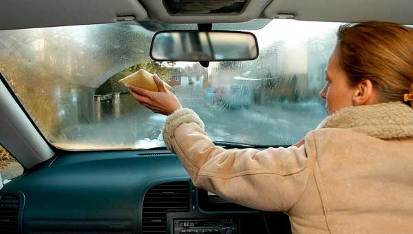Как предотвратить запотевание стёкол в автомобиле