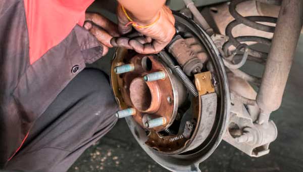 Как проверить состояние тормозных колодок