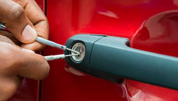 Что делать, если заблокировались двери автомобиля