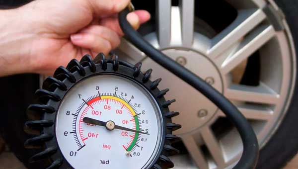 Почему важно регулярно проверять давление в шинах