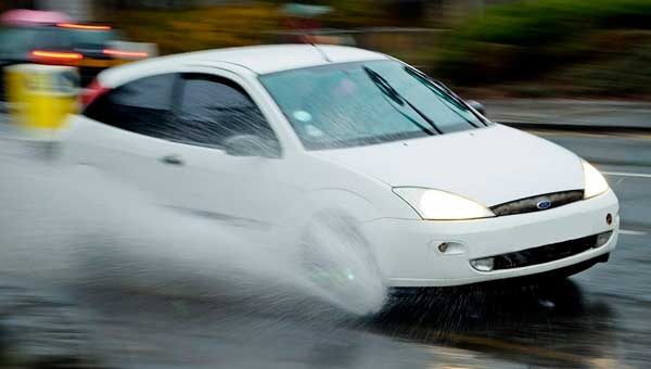 Что делать при аквапланировании: пошаговое руководство