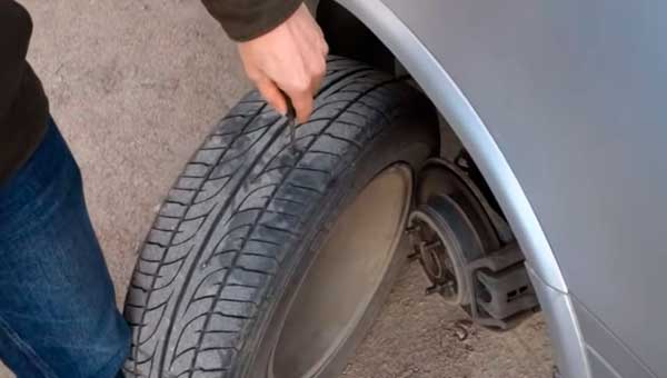 Что делать, если прокололи колесо: пошаговая инструкция