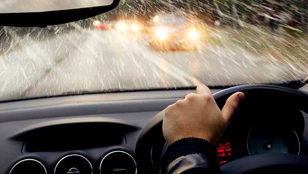 Советы по безопасному вождению в дождь