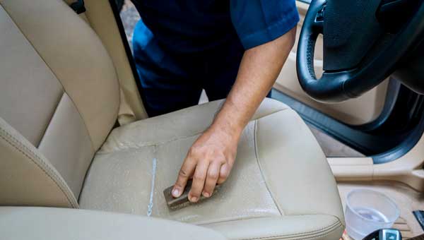 Советы по уходу за кожаным салоном автомобиля